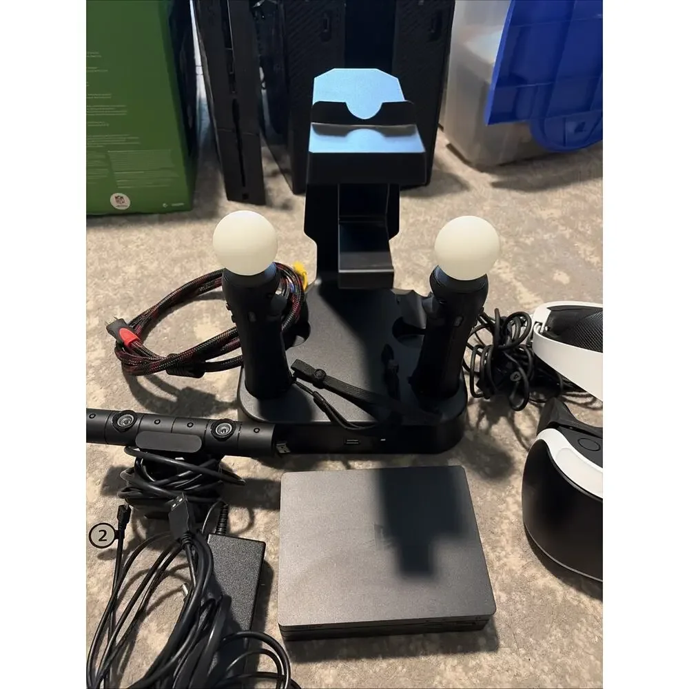 Sony PlayStation 4 VR Headset Move Controllers Camera, All Cords Charging Stand